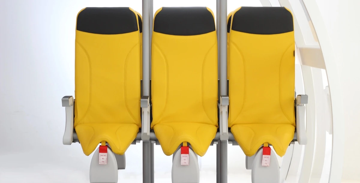 Non sono davvero in programma i posti in piedi in aereoOgni tanto tornano a circolare voci sull'introduzione dei “sedili verticali” nei voli low cost, ma l'azienda italiana che li produce lo esclude
