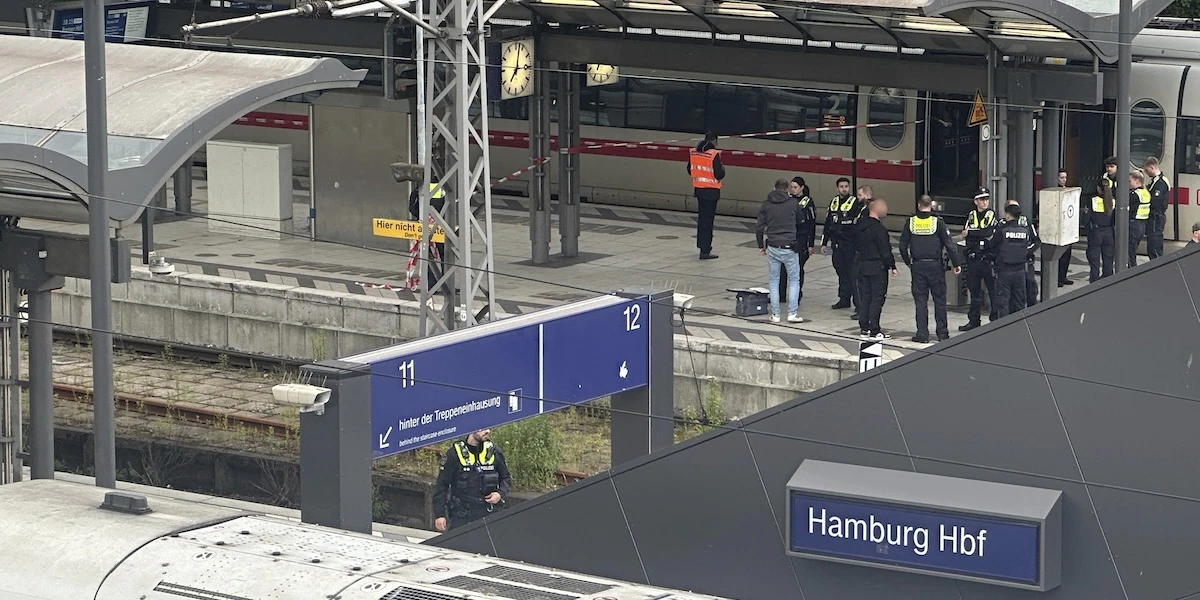 Alcune persone sono state accoltellate alla stazione dei treni di Amburgo, in Germania