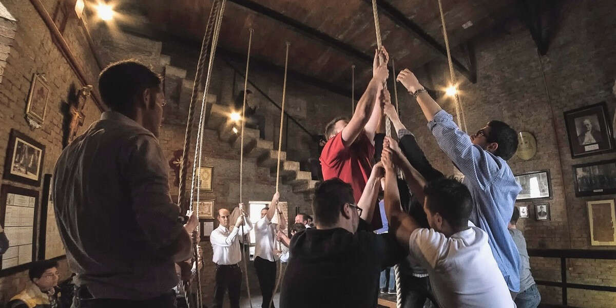 A Verona suonare le campane è una cosa seriaOgni weekend in città e nei dintorni si sentono i concerti dei gruppi che portano avanti una tradizione vecchia di secoli