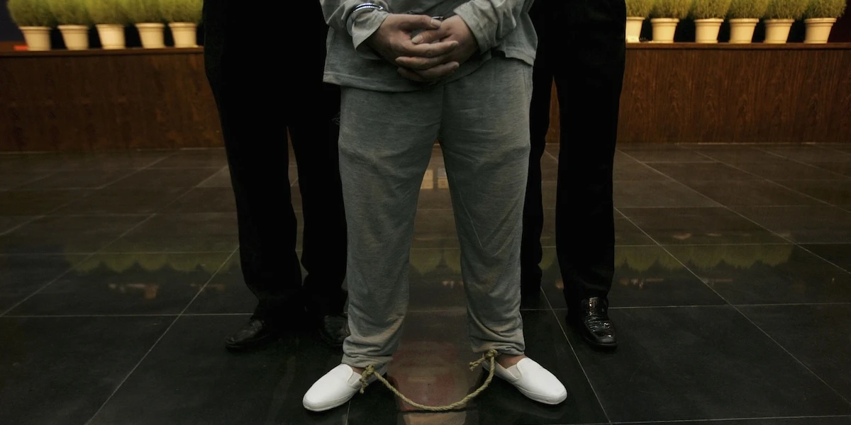 pochi secondi faIn Cina 11 persone sono state condannate a morte perché ritenute responsabili di gestire un centro per le truffe in Myanmar