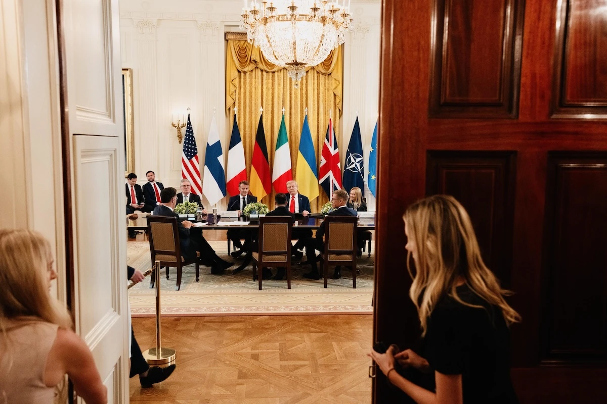 1 minuto faLe foto dell’incontro alla Casa Bianca sulla guerra in UcrainaCon Zelensky, Trump e vari leader europei, tra sorrisi forzati e facce poco convinte