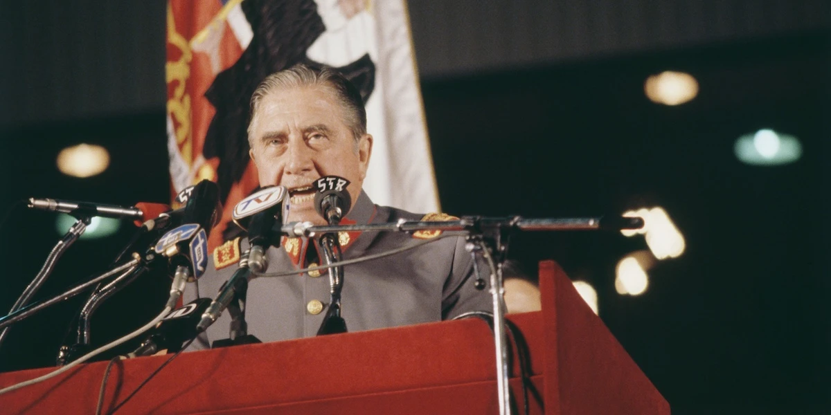 3 minuti faI figli di Augusto Pinochet litigano sulle sue caseOssia su chi dovrebbe gestire otto immobili dell’ex dittatore cileno, morto nel 2006 e la cui grande ricchezza personale è da anni sotto indagine