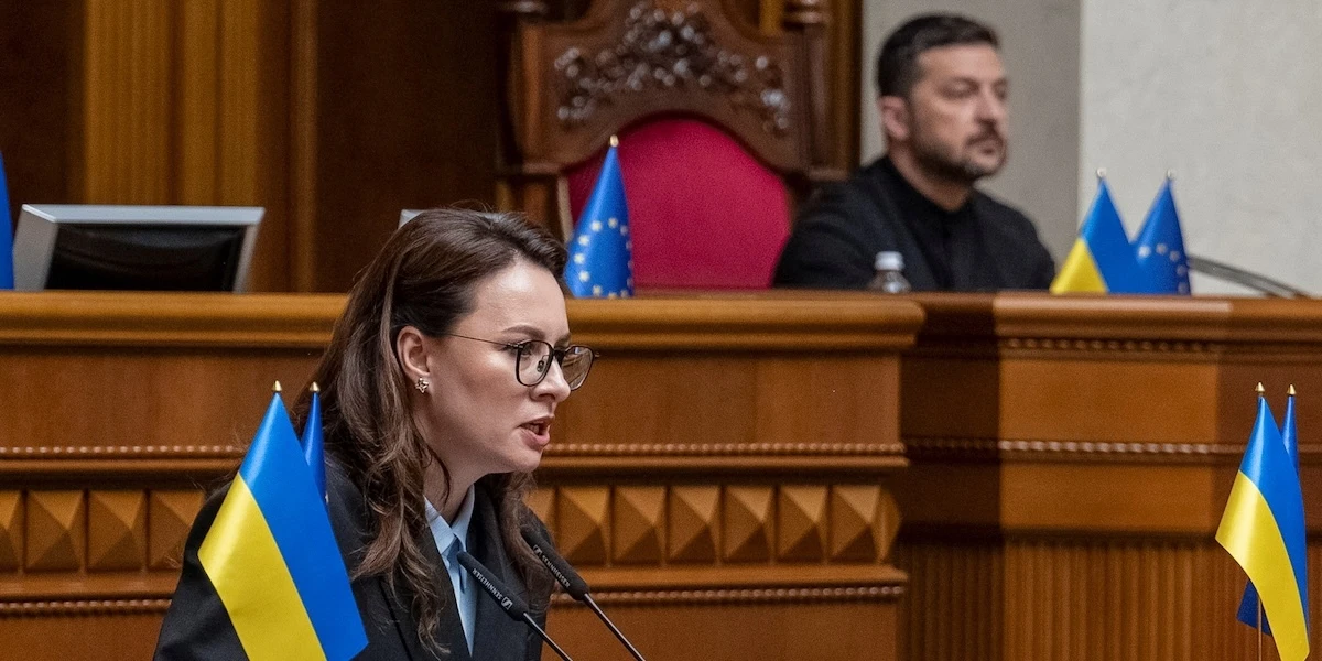 pochi secondi faIl più grande rimpasto di governo in Ucraina dall’inizio della guerraLo ha voluto Zelensky: la nuova prima ministra Yulia Svyrydenko dovrà trovare soldi, produrre più armi e andare d'accordo con Trump