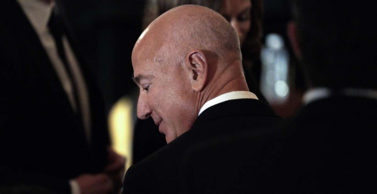 «Scriveremo per difendere le libertà personali e il libero mercato»Il proprietario del Washington Post, Jeff Bezos, ha annunciato un radicale cambio nella sezione opinioni del giornale, provocando polemiche e preoccupazioni