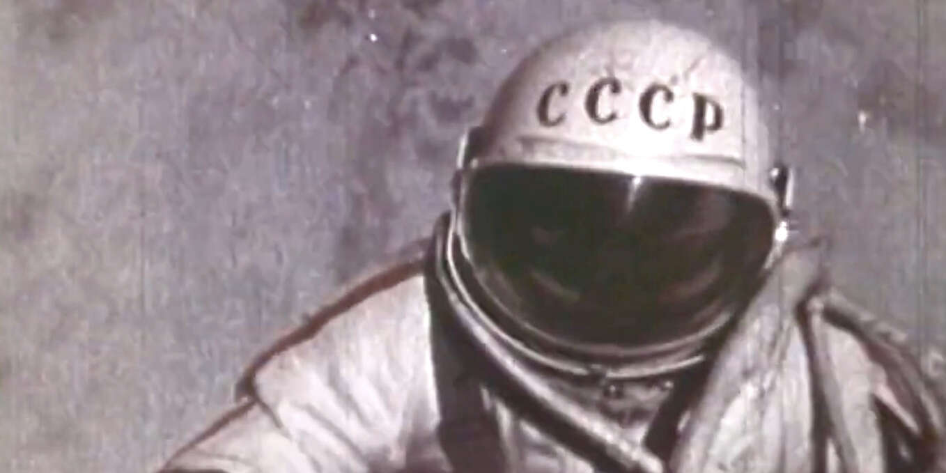 La prima passeggiata spaziale della storiaSessant'anni fa Alexei Leonov fece una cosa che non aveva fatto mai nessuno: uscì dalla sua capsula spaziale e fluttuò intorno alla Terra, rischiando di morire