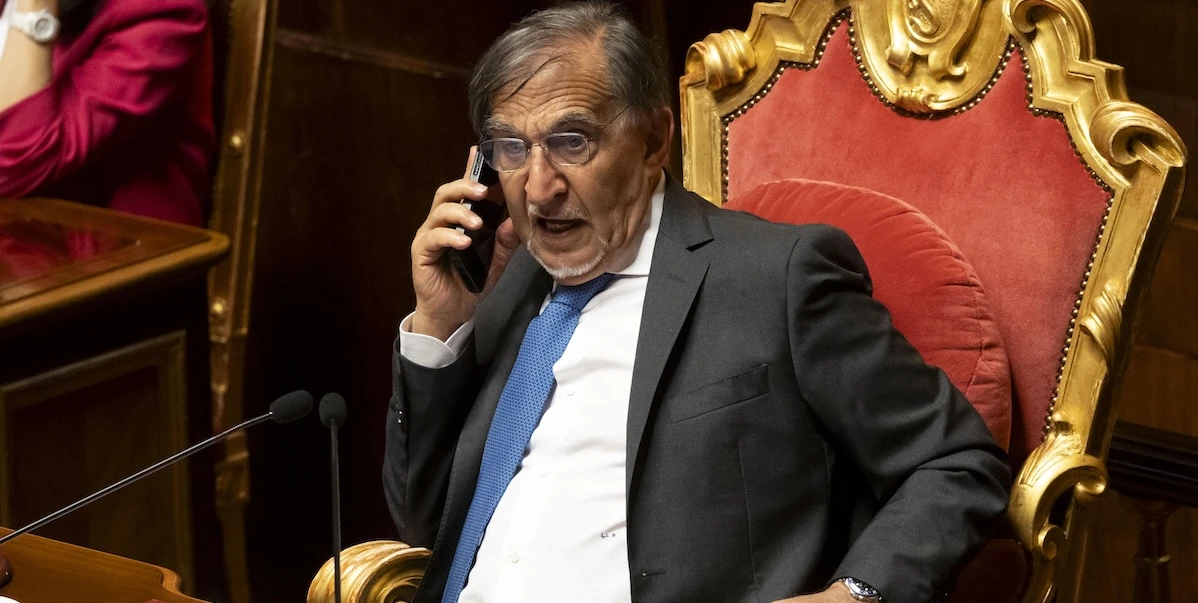 Il sorprendente riposizionamento di Ignazio La Russa sul carcereIl presidente del Senato appoggia delle soluzioni al sovraffollamento a cui però la sua maggioranza si oppone
