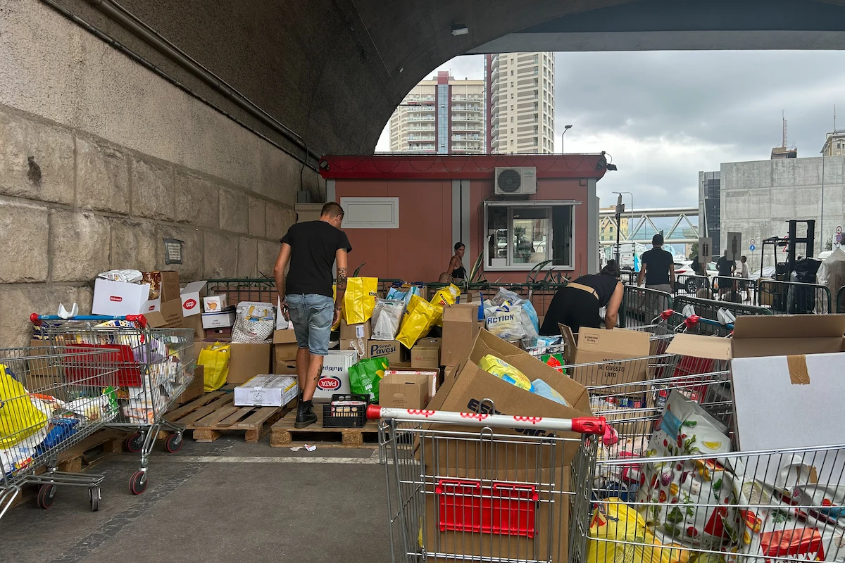 3 minuti faLe 300 tonnellate di cibo raccolto per Gaza sono bloccate al porto di GenovaLa ong che voleva portarle via terra ha rifiutato le imposizioni di Israele, che vieta l'ingresso di prodotti con amidi e zuccheri