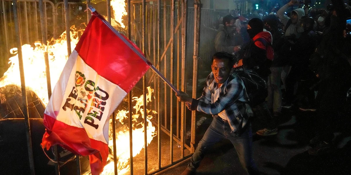 pochi secondi faIn Perù un manifestante è morto e più di cento persone sono state ferite durante le proteste contro la criminalità e il nuovo presidente