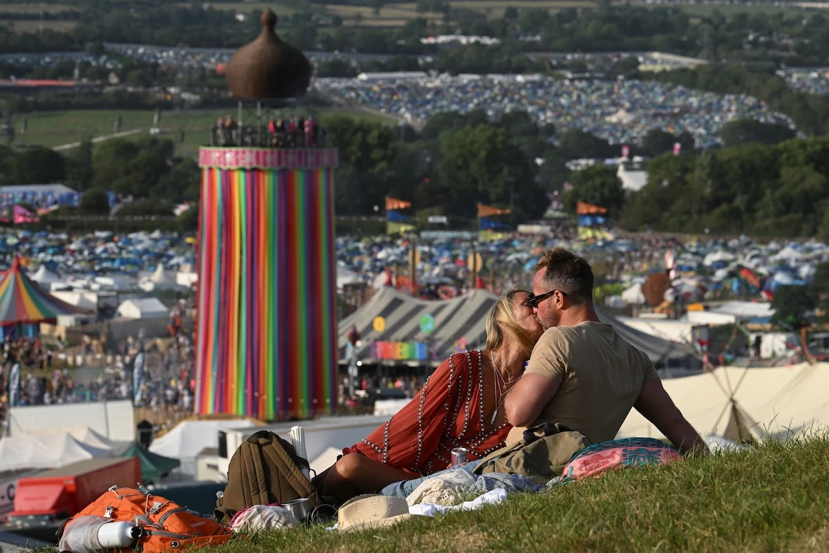Le foto dal festival di GlastonburyOlivia Rodrigo, Charlie XCX, Rod Stewart, Lorde, Lewis Capaldi e il pubblico del noto festival musicale in Inghilterra