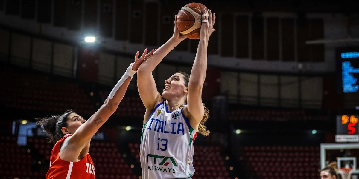 L’Italia è in semifinale agli Europei femminili di basketPer la prima volta dal 1995, dopo aver battuto la Turchia ai supplementari