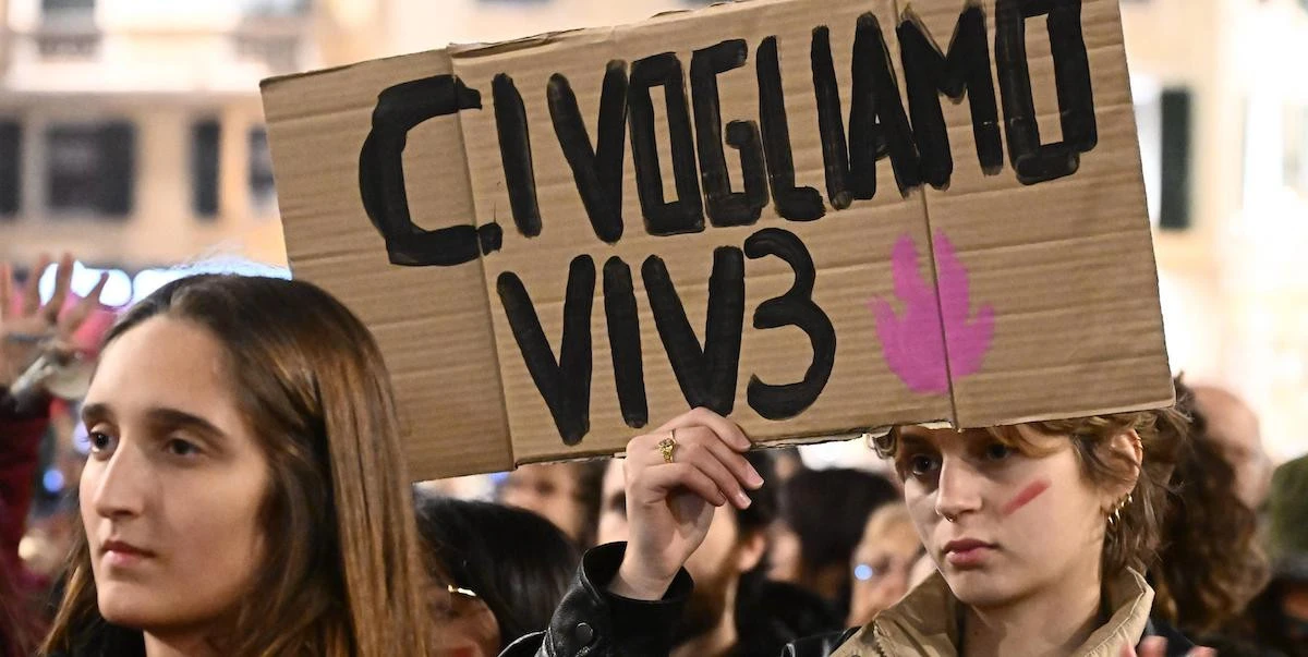 2 minuti faHa senso inserire il reato di femminicidio nel codice penale?Il governo sta cercando di farlo, e nel frattempo si è sviluppato un ampio dibattito tra esperte ed esperti di diritto