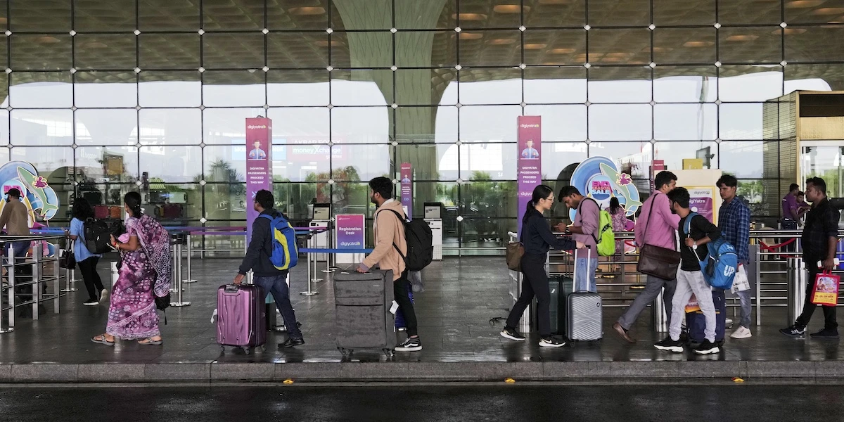 All’aeroporto di Mumbai è stato arrestato un uomo che aveva 47 serpenti velenosi e 5 tartarughe nel bagaglio