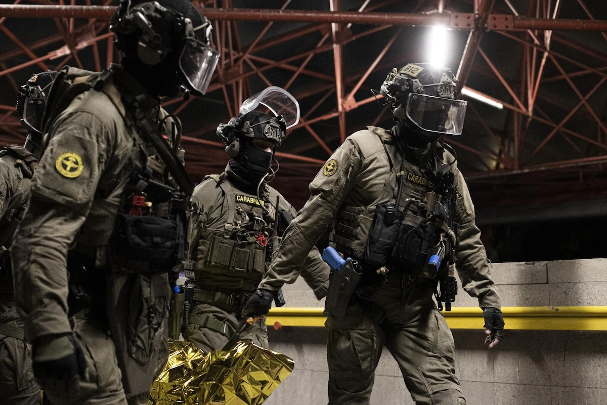 4 minuti faCos’hanno di speciale le forze speciali dei CarabinieriQuando intervengono le “teste di cuoio” e perché l’unica sede di Livorno spesso fa discutere, come è accaduto dopo la rapina di Napoli