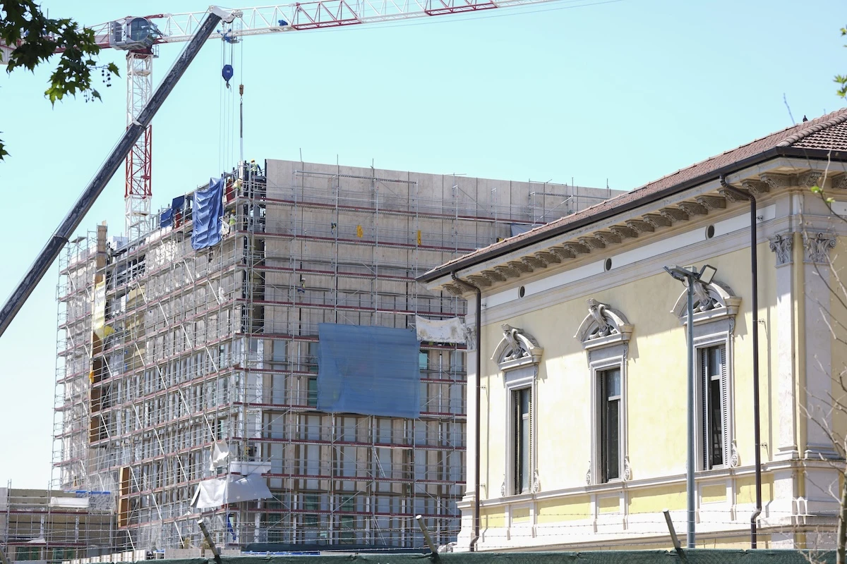 pochi secondi faÈ stato fermato in aeroporto il manager dell’azienda che sta costruendo il consolato statunitense a Milano: è accusato di caporalato