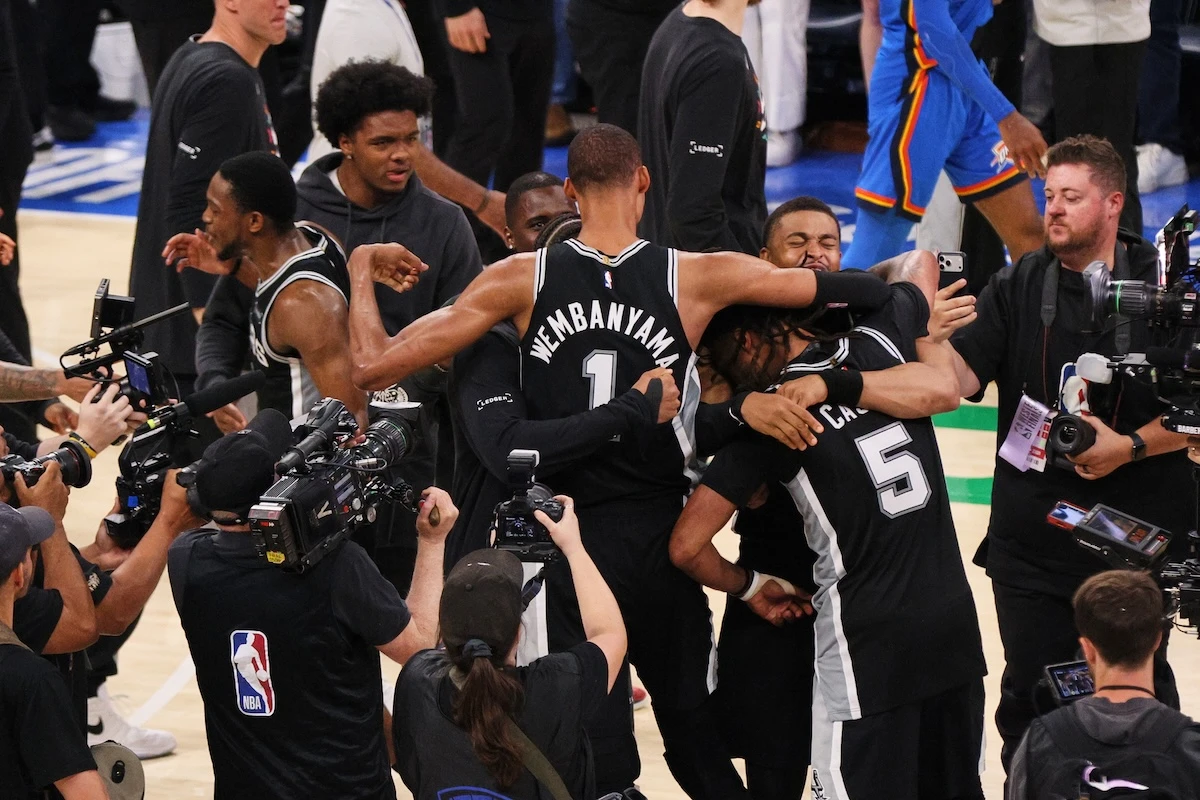 4 minuti faLe finali di NBA saranno tra i New York Knicks e i San Antonio Spurs