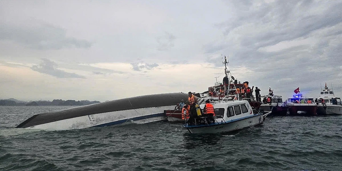 4 minuti faPiù di 30 persone sono morte nel ribaltamento di una barca per turisti in Vietnam