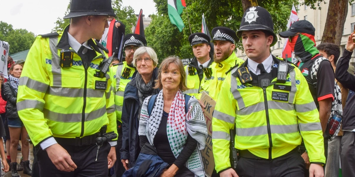 1 minuto faNel Regno Unito altre 97 persone sono state arrestate per aver manifestato in favore di Palestine Action, dichiarata organizzazione terroristica
