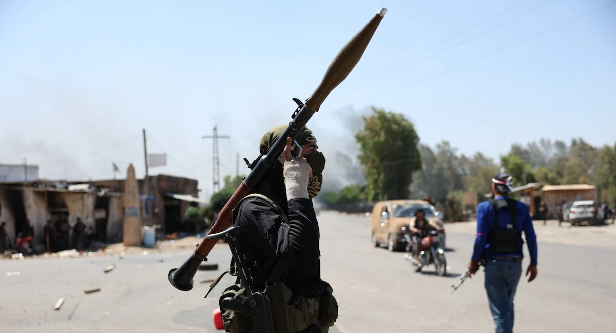 4 minuti faA Suweyda la situazione è disastrosaAlcuni abitanti della regione nel sud della Siria hanno descritto ai giornali giorni di violenze e massacri, nei quali sono state uccise quasi 600 persone