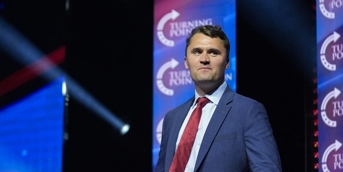 2 minuti faCharlie Kirk era molto importante per TrumpCome influencer e podcaster di destra aveva costruito un impero mediatico “umiliando i progressisti”, e contribuito a spostare il voto dei giovani