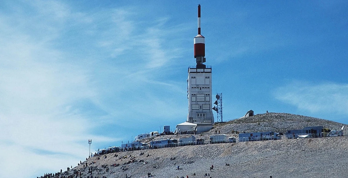 pochi secondi faIl Mont Ventoux da Petrarca a PogačarPassando per Roland Barthes e Marco Pantani, Victor Hugo e Chris Froome: breve storia (e geografia) dell’arrivo di martedì al Tour de France