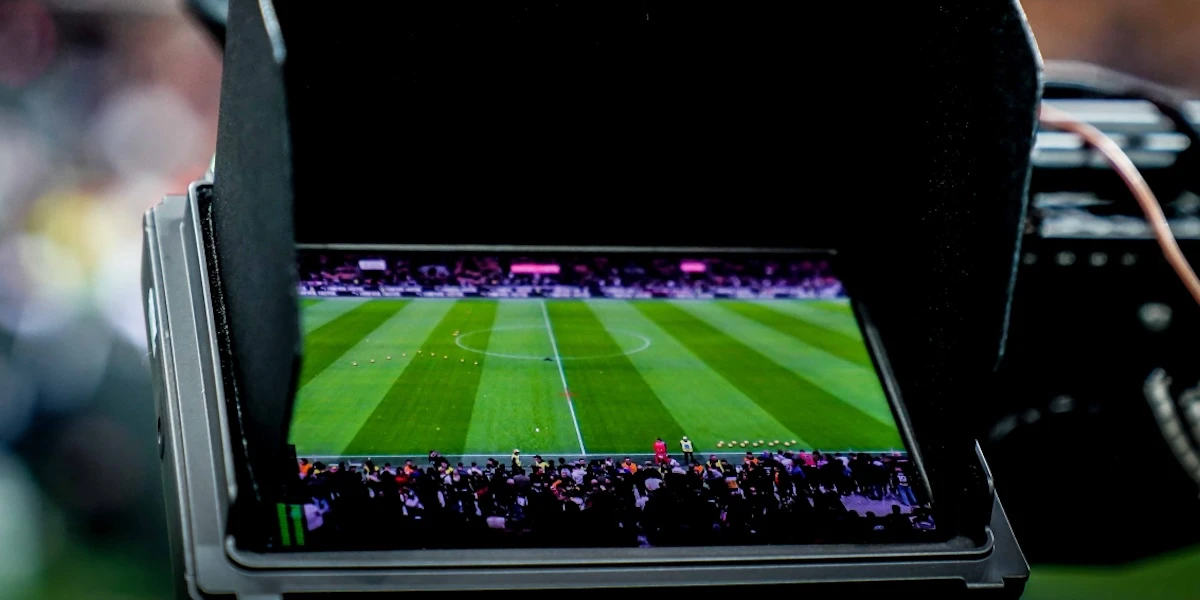 2 minuti faAnche la Lega Serie A chiederà un risarcimento a chi guardava le partite illegalmenteA ottobre si era già mossa Dazn che aveva chiesto 500 euro a oltre duemila persone scoperte e già multate