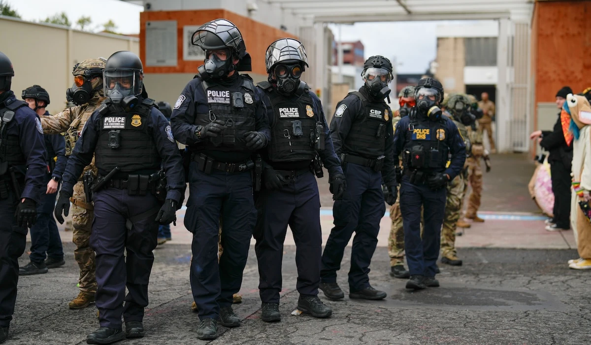 4 minuti faUn’altra sconfitta per Trump sull’invio della Guardia Nazionale nelle cittàUna giudice dell’Oregon ha bloccato l'ordine di schierarla a Portland, invece di limitarsi a sospenderlo: probabilmente finirà tutto alla Corte Suprema