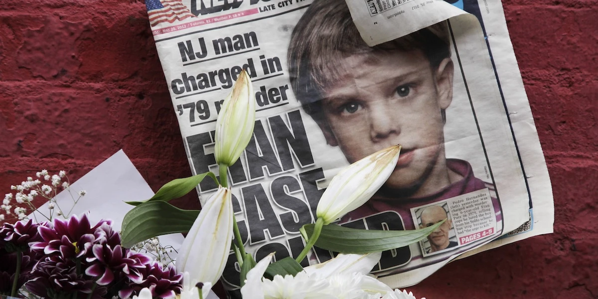 3 minuti faC’è una grossa novità in un famoso caso di un bambino scomparso negli Stati UnitiLa confessione dell'uomo condannato per aver rapito e ucciso Etan Patz nel 1979 è messa in dubbio da anni: ci sarà un nuovo processo