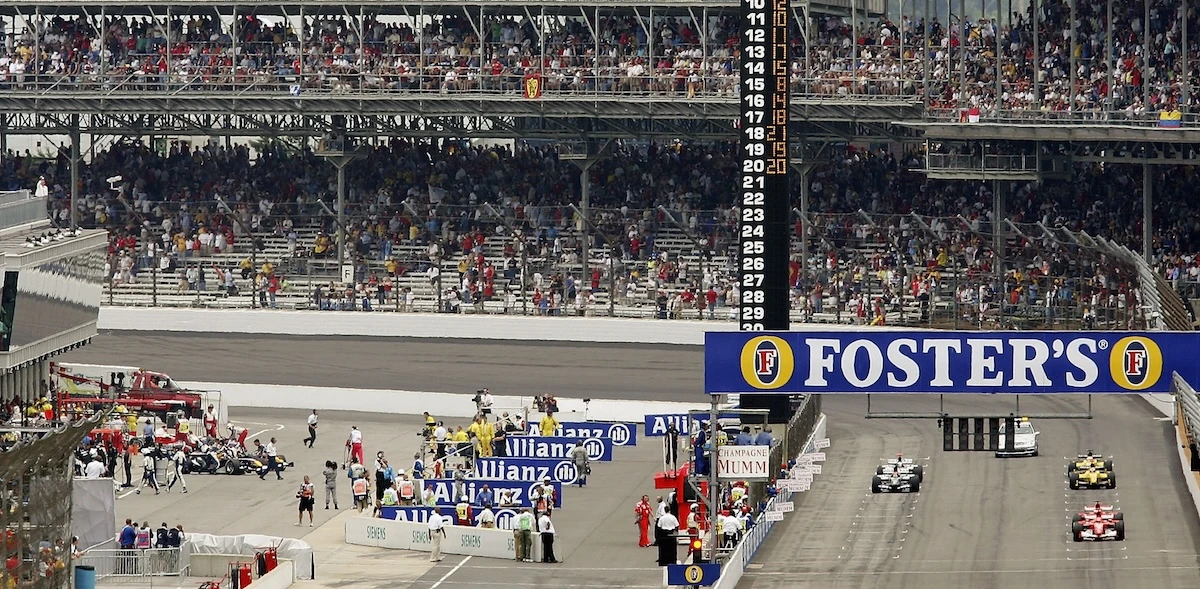 Il Gran Premio di Formula 1 in cui gareggiarono solo sei autoNel 2005 a Indianapolis due terzi della griglia di partenza rimasero vuoti, e per protesta il pubblico fischiò e lanciò oggetti: colpa della Michelin