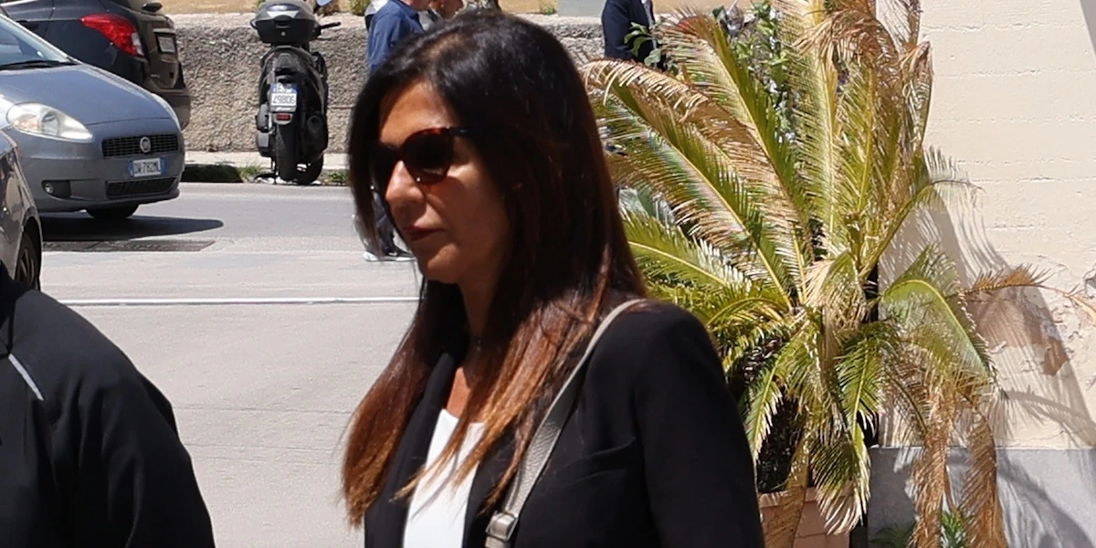 Le minacce alla procuratrice che toglie i bambini alla mafiaA Palermo Claudia Caramanna convince le mogli dei criminali a dare un futuro diverso ai figli, e per questo da due anni è sotto scorta