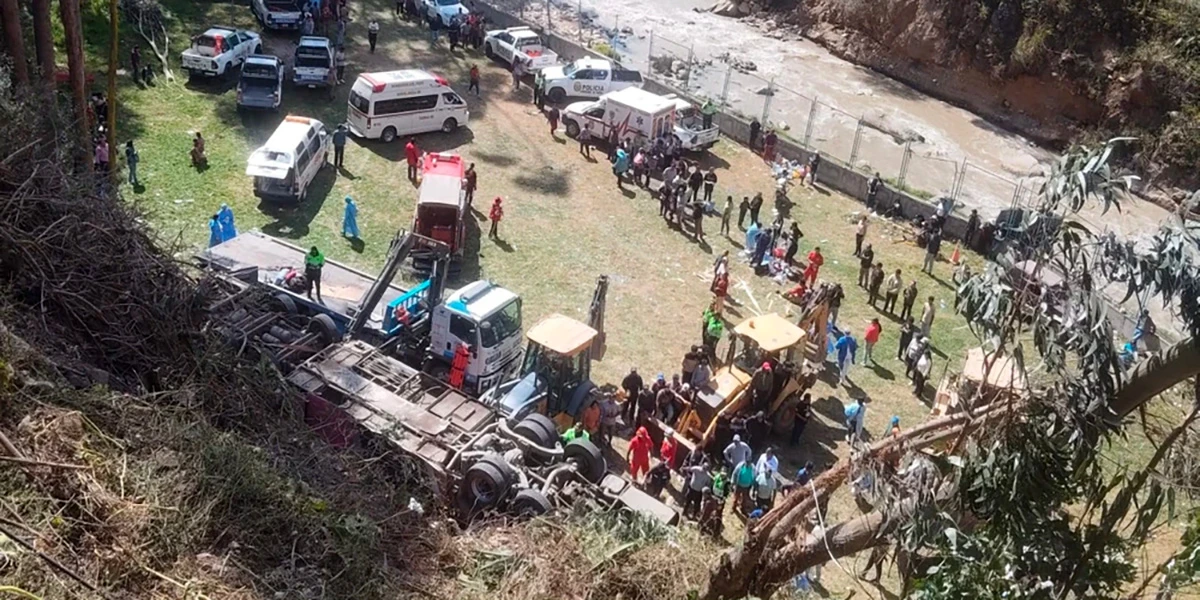 pochi secondi faIn un incidente d’autobus in Perù sono morte 18 persone