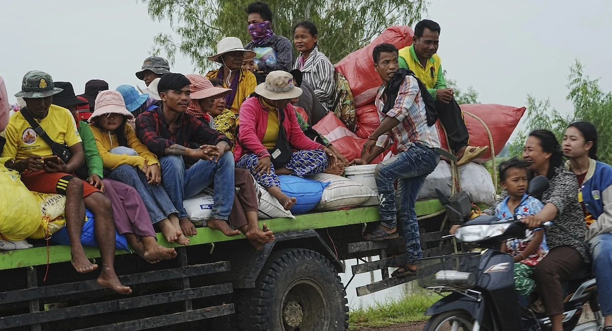 1 minuto faFra Cambogia e Thailandia ci sono 180mila sfollatiNel terzo giorno di scontri le aree interessate sono più ampie, molte persone hanno dovuto lasciare la loro case e 32 sono morte