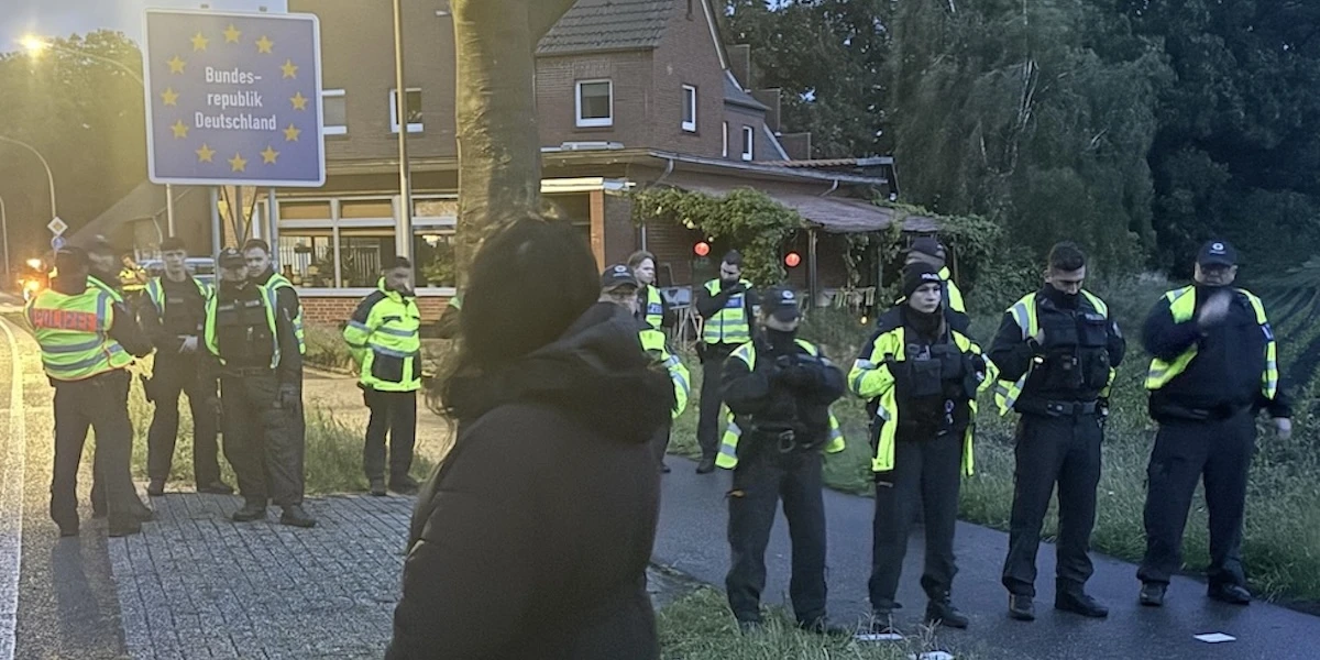 Le ronde contro i richiedenti asilo sul confine tra Paesi Bassi e GermaniaSono state poco partecipate e organizzate da un noto sciroccato, ma il caso è finito comunque al centro del dibattito politico