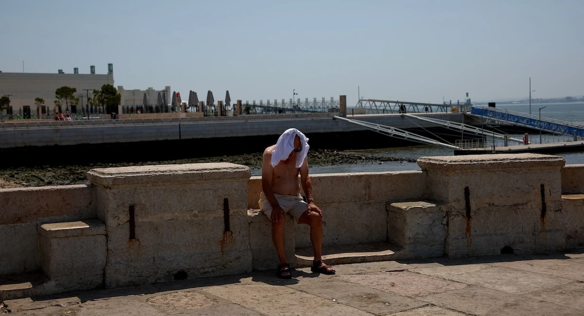Ventagli, sole, sudoreRaccolta fotografica del caldo che stiamo soffrendo in questi giorni