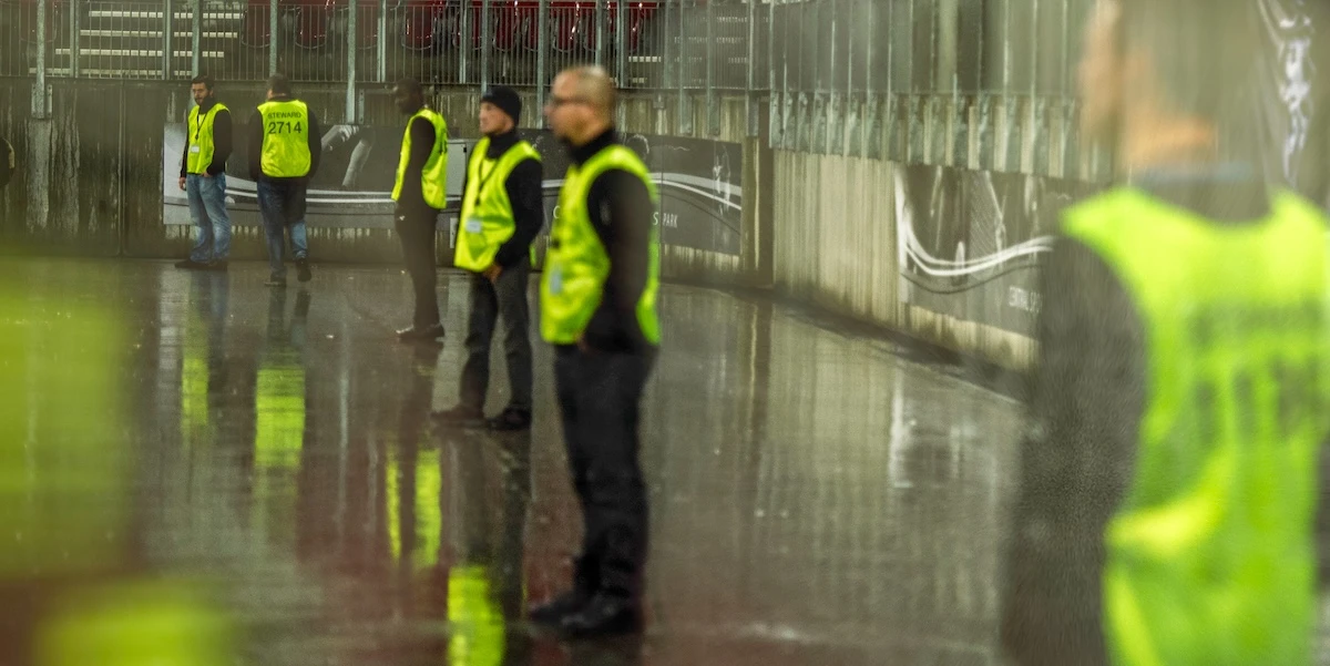 5 minuti faCon un gilet catarifrangente si può entrare quasi ovunqueOnline esistono da anni video che lo sostengono, e ora sappiamo che vale anche per il Louvre