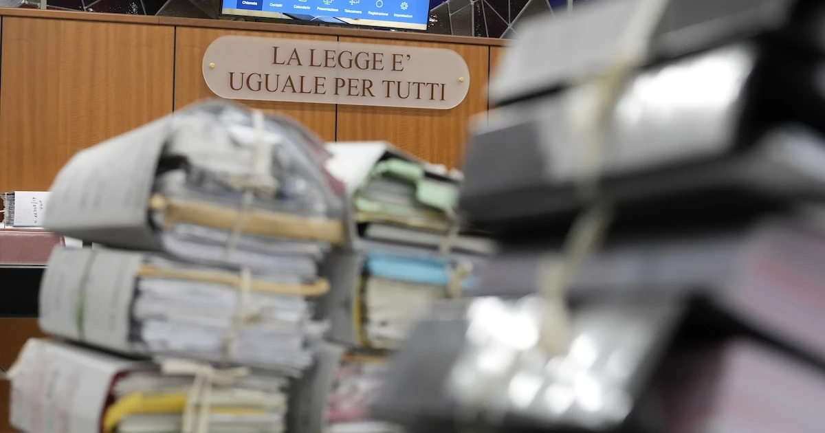 pochi secondi faLa pseudoscienza che ha causato la morte di un 14enne e un processo per i suoi genitoriI due sono imputati per omicidio volontario, accusati di aver seguito le screditate teorie di Ryke Geerd Hamer
