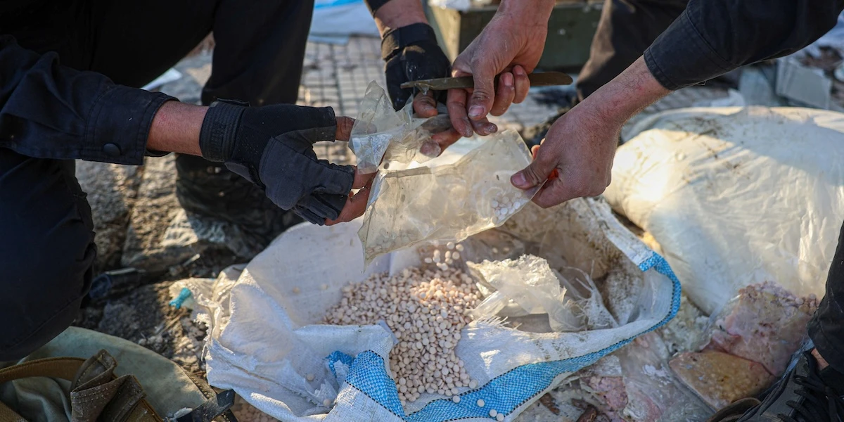 4 minuti faLa polizia siriana ha sequestrato 12 milioni di pillole di captagon, in una delle operazioni più grosse dopo la fine del regime di Assad