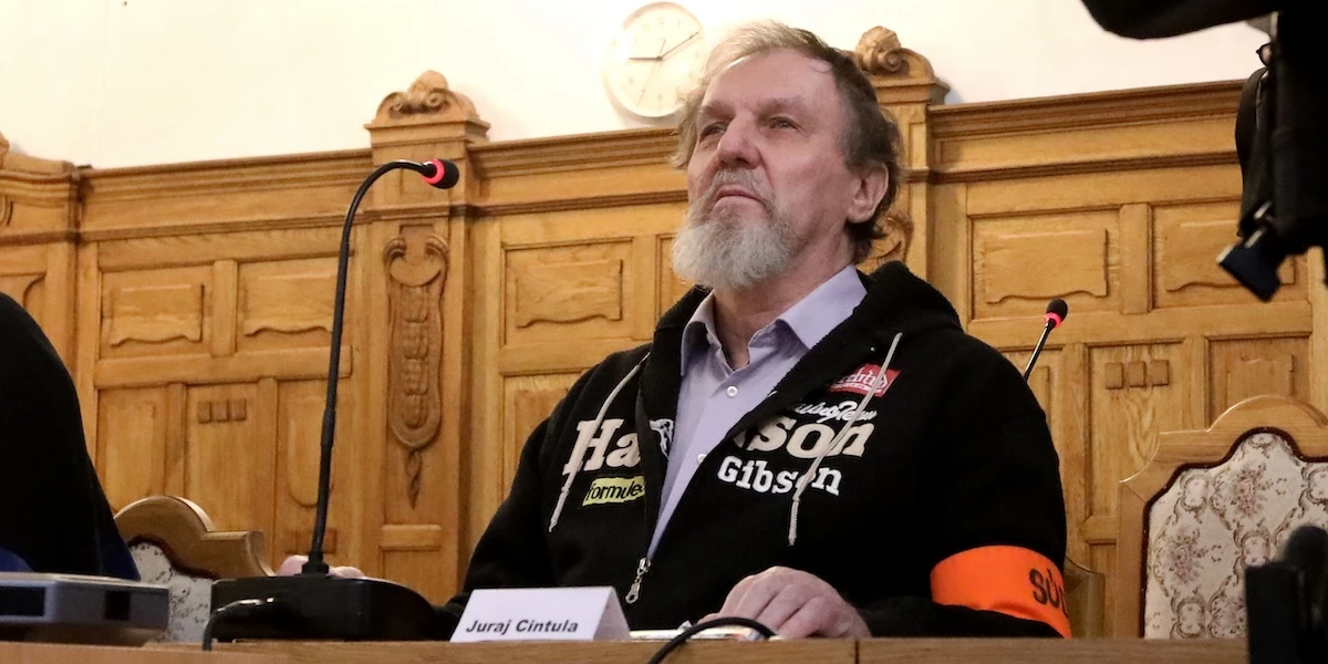 pochi secondi faL’uomo che sparò al Primo Ministro slovacco Robert Fico ferendolo gravemente è stato condannato a 21 anni per terrorismo