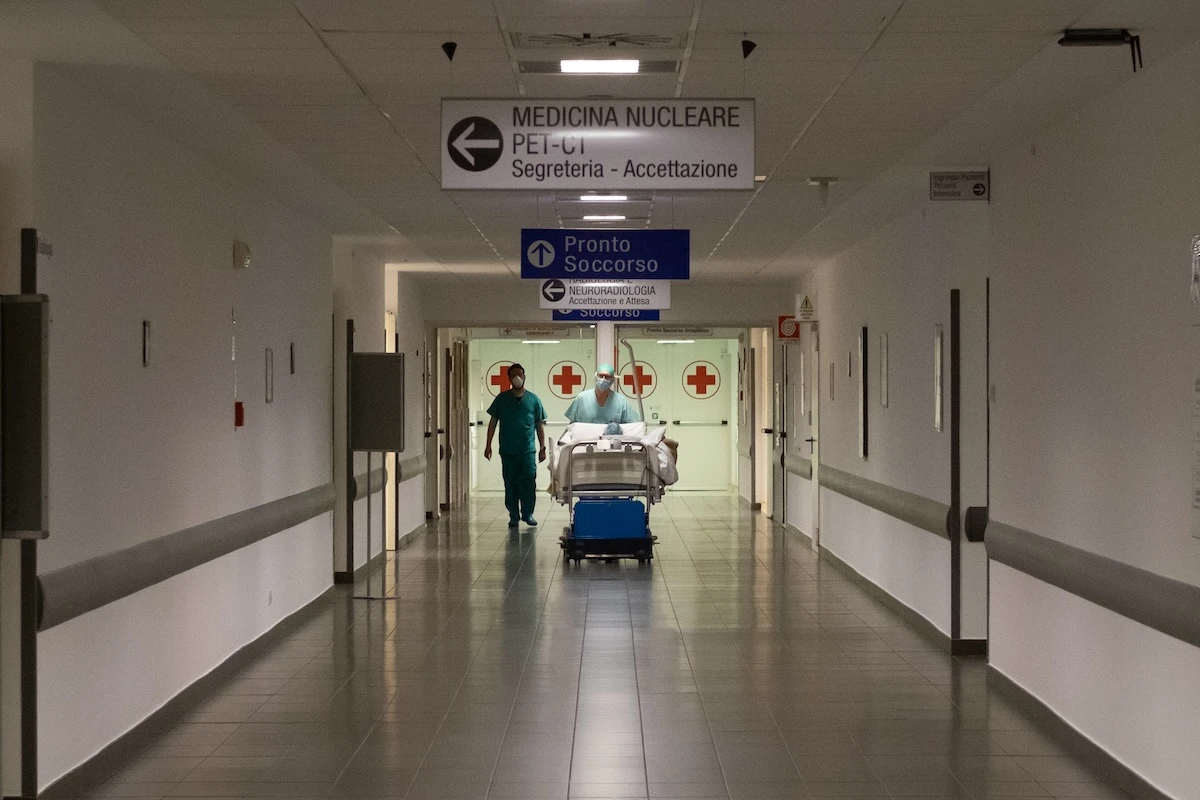 2 minuti faIl sistema della Lombardia per ridurre le liste d’attesa è quasi pronto dal 2009Il centro unico per prenotare visite mediche ed esami non è ancora del tutto operativo: c'entrano le resistenze dei privati