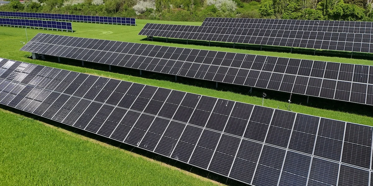 Il TAR del Lazio ha stabilito che le regioni non possono avere discrezionalità su dove costruire impianti eolici e fotovoltaici 