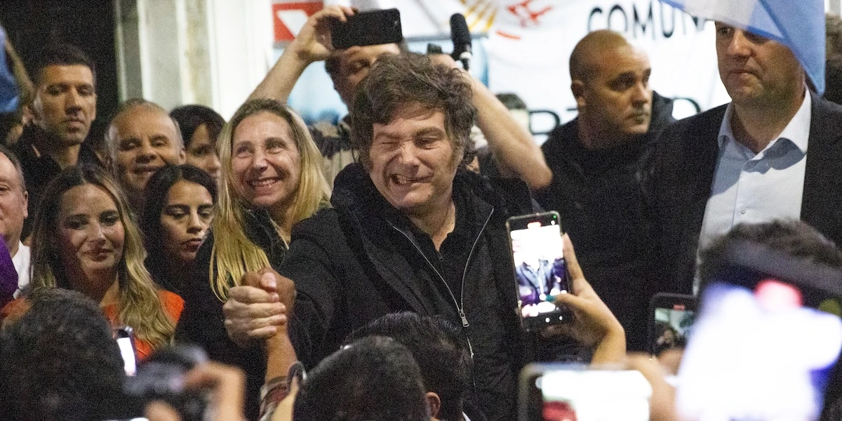 Javier Milei ha copiato un’altra cosa a Donald TrumpHa introdotto una riforma dell'immigrazione ostile alle persone migranti che, tra le altre cose, nega loro la copertura sanitaria
