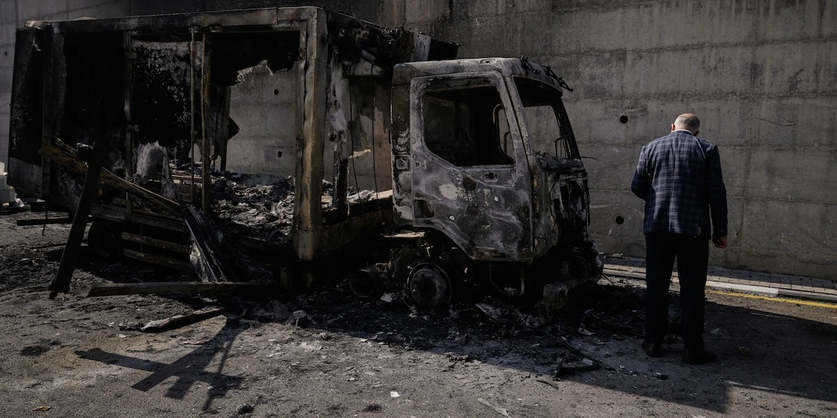 1 minuto faUn gruppo di coloni israeliani ha attaccato un magazzino palestinese in Cisgiordania: 4 sono stati arrestati, cosa che succede raramente