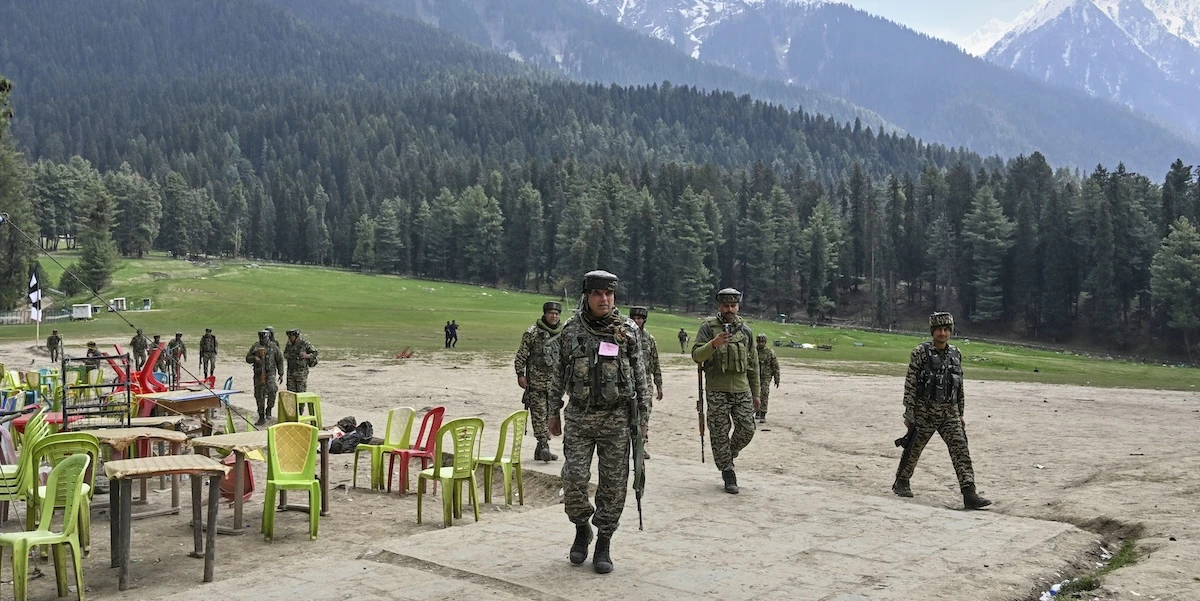4 minuti faIl governo indiano ha detto che sono state uccise tre persone ritenute responsabili dell’attentato dello scorso aprile in Kashmir