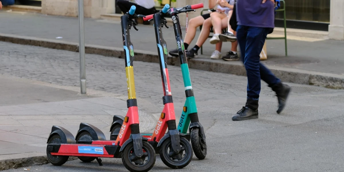 3 minuti faIl sindaco di Praia a Mare, in Calabria, ha vietato ai minori di 14 anni di andare in giro da soli durante la notte