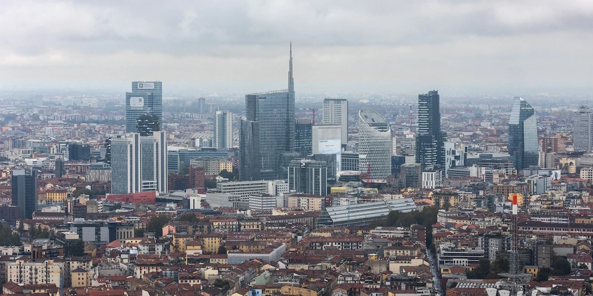pochi secondi faLe accuse più gravi nell’inchiesta sull’urbanistica a MilanoQuelle di corruzione e falso per cui Giuseppe Marinoni e Alessandro Scandurra rischiano il carcere, e altri quattro indagati gli arresti domiciliari