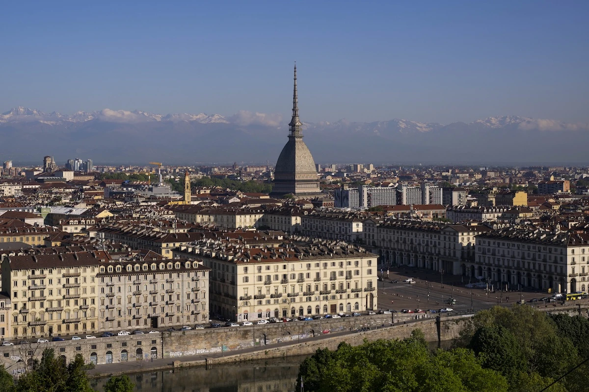 16 ore faPerché a Torino affitti e prezzi delle case sono rimasti così bassiSicuramente rispetto a Milano, a meno di un’ora in treno, ma anche alle altre grandi città italiane