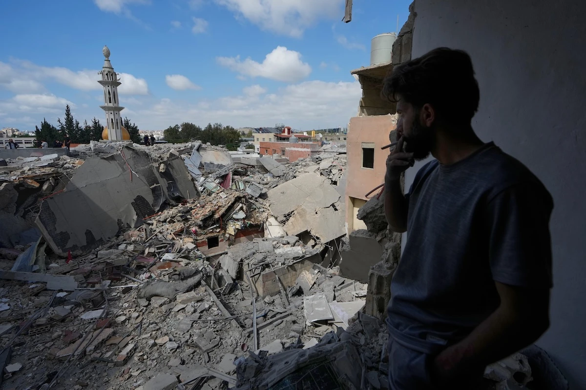 pochi secondi faIsraele ha intensificato i bombardamenti sul LibanoGli attacchi di martedì hanno ucciso 31 persone in tutto il paese, e sono aumentate anche le operazioni di terra