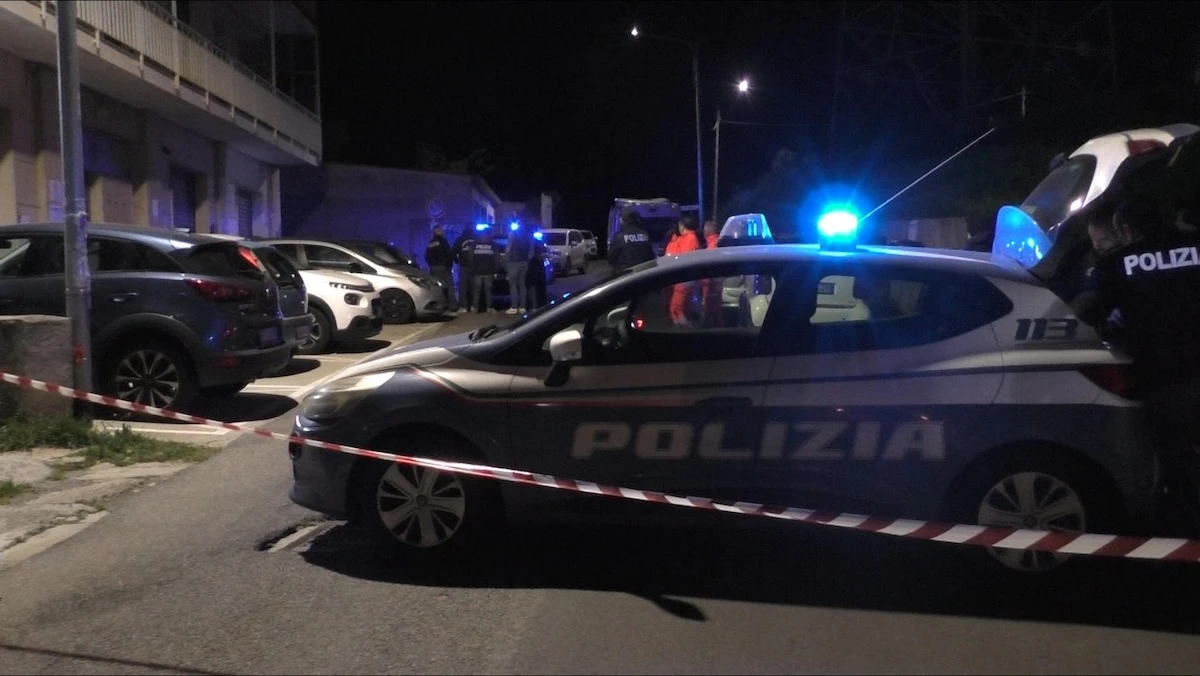 2 minuti faA Catanzaro una donna si è lanciata dal terzo piano insieme ai tre figli: lei e due figli sono morti