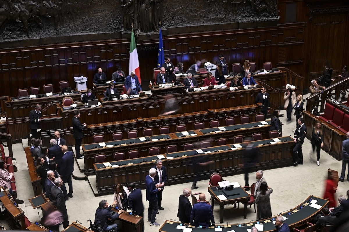 2 minuti faLa Camera dei deputati ha approvato la fiducia sul “decreto sicurezza”, che ora non può più essere modificato