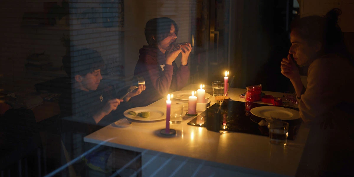 Cosa ha causato il blackout in Spagna e Portogallo?Al momento non ci sono certezze, ma le ipotesi principali di cui si parla sono tre