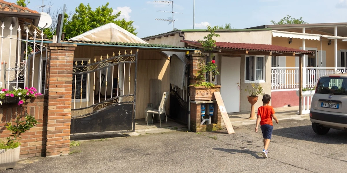 1 minuto faA Milano sono rimasti pochi campi romPer la maggior parte sono stati chiusi dal comune, che ha adottato un approccio più attento ai problemi sociali, dopo anni di sgomberi inefficaci
